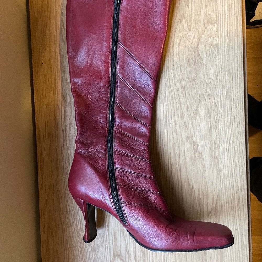 Vintage deep red heeled boots from the 1990s